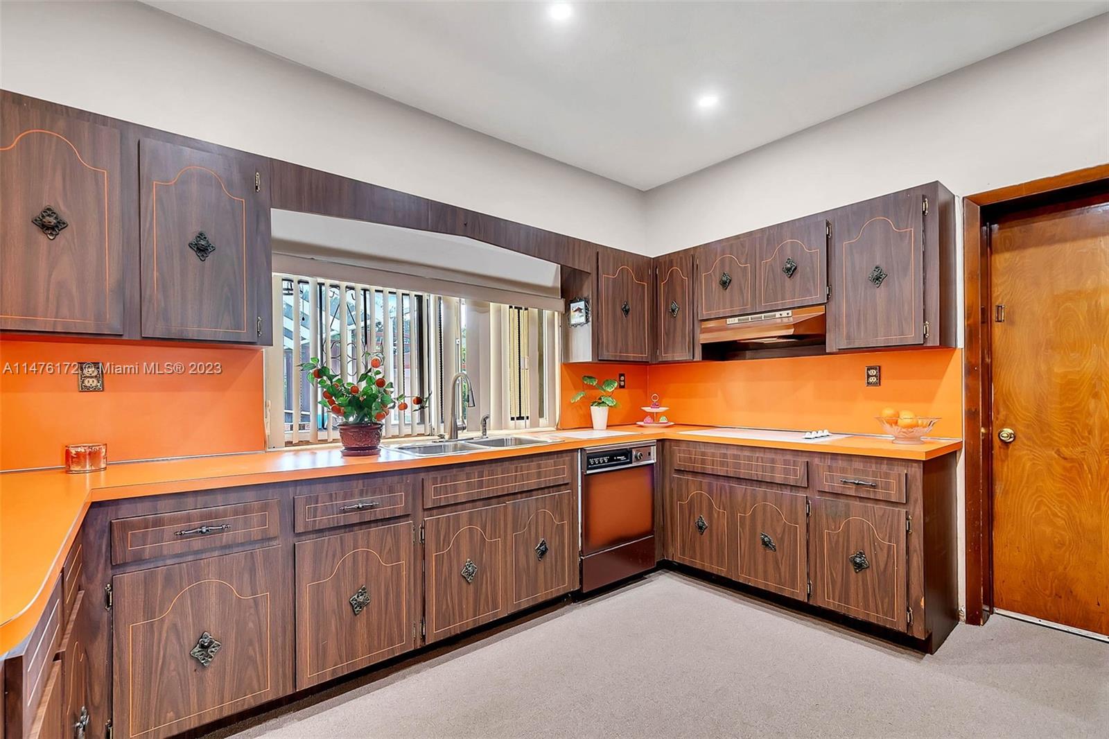 Palmetto Bay, Florida 33176, United States, 3 Bedrooms Bedrooms, ,2 BathroomsBathrooms,Residential,Active,69301