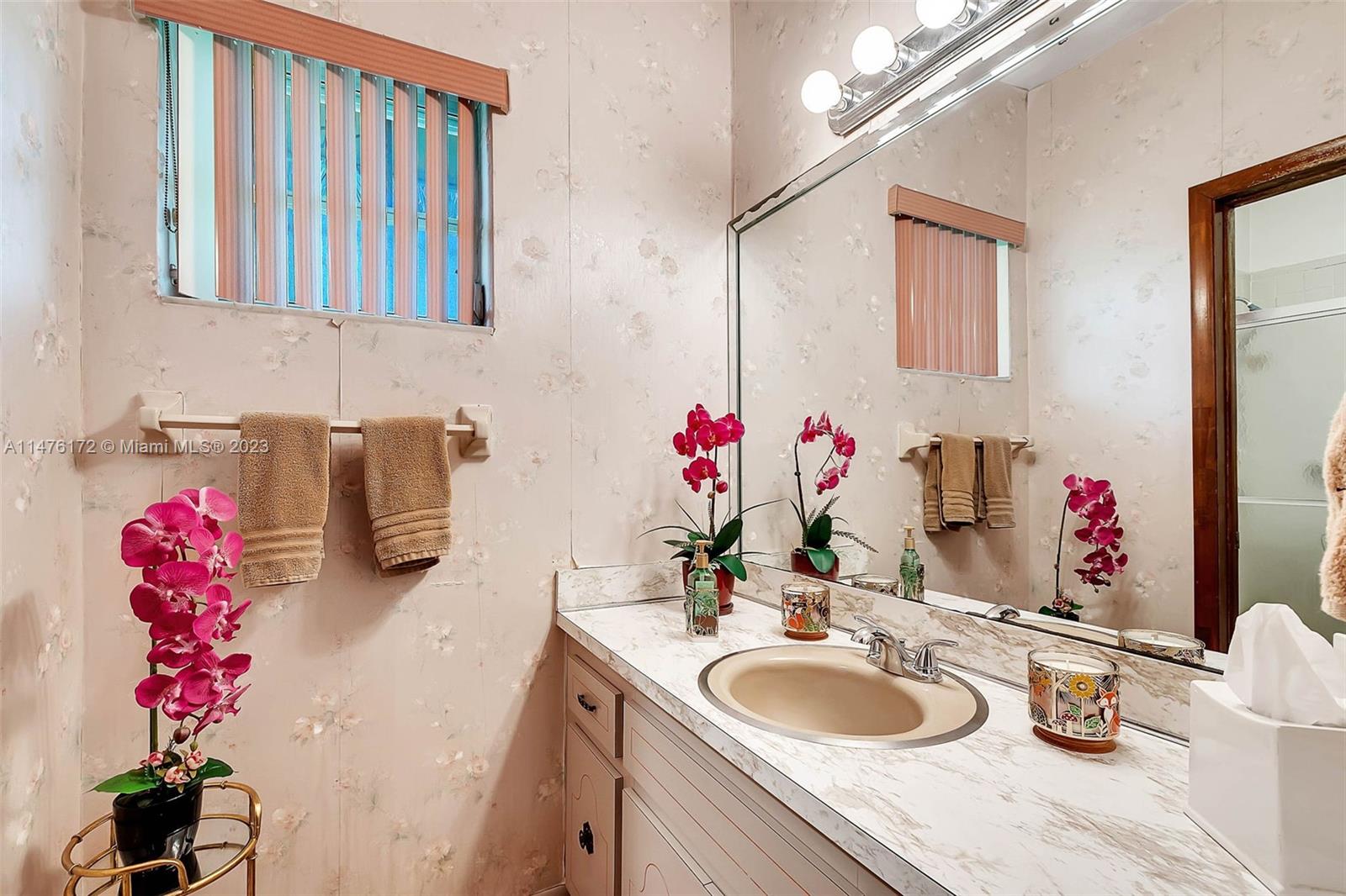 Palmetto Bay, Florida 33176, United States, 3 Bedrooms Bedrooms, ,2 BathroomsBathrooms,Residential,Active,69301