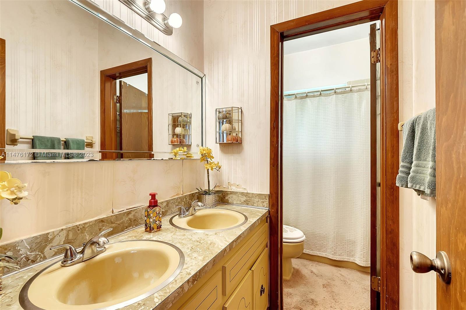 Palmetto Bay, Florida 33176, United States, 3 Bedrooms Bedrooms, ,2 BathroomsBathrooms,Residential,Active,69301