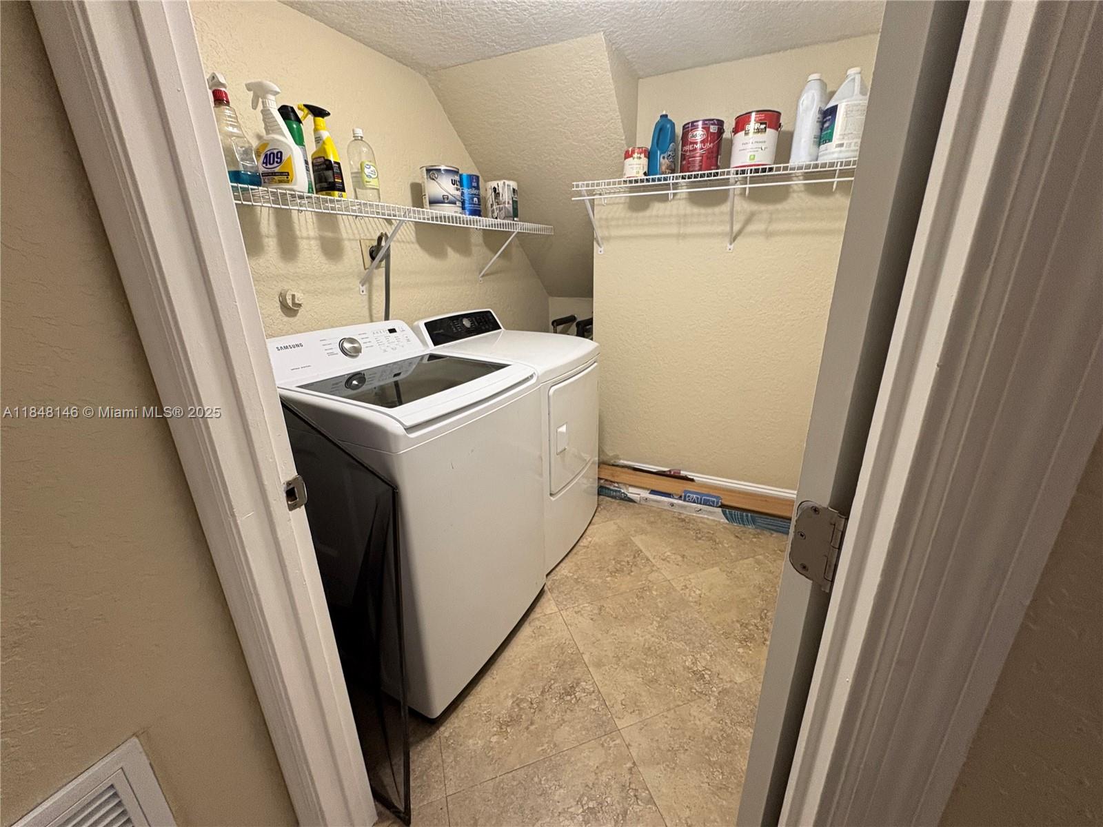 WELLEBY UNIT SIX - Residential