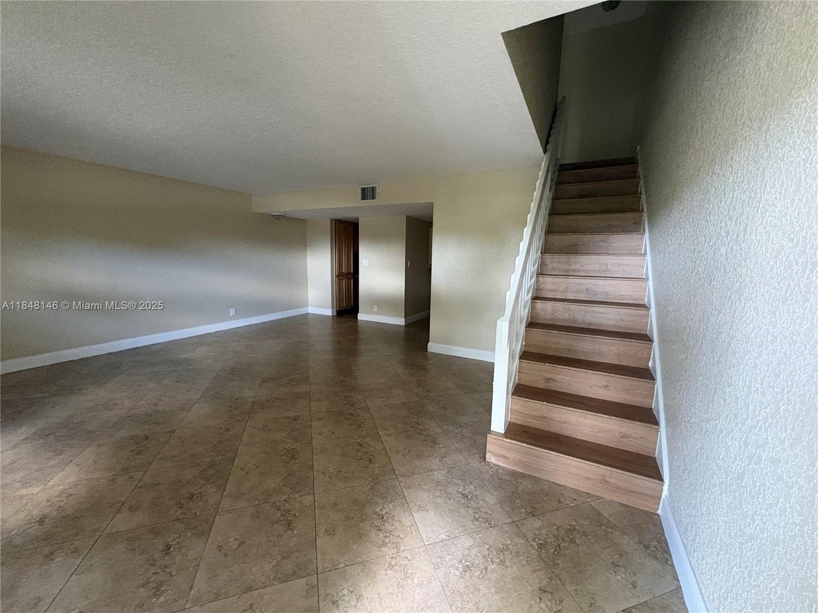 WELLEBY UNIT SIX - Residential