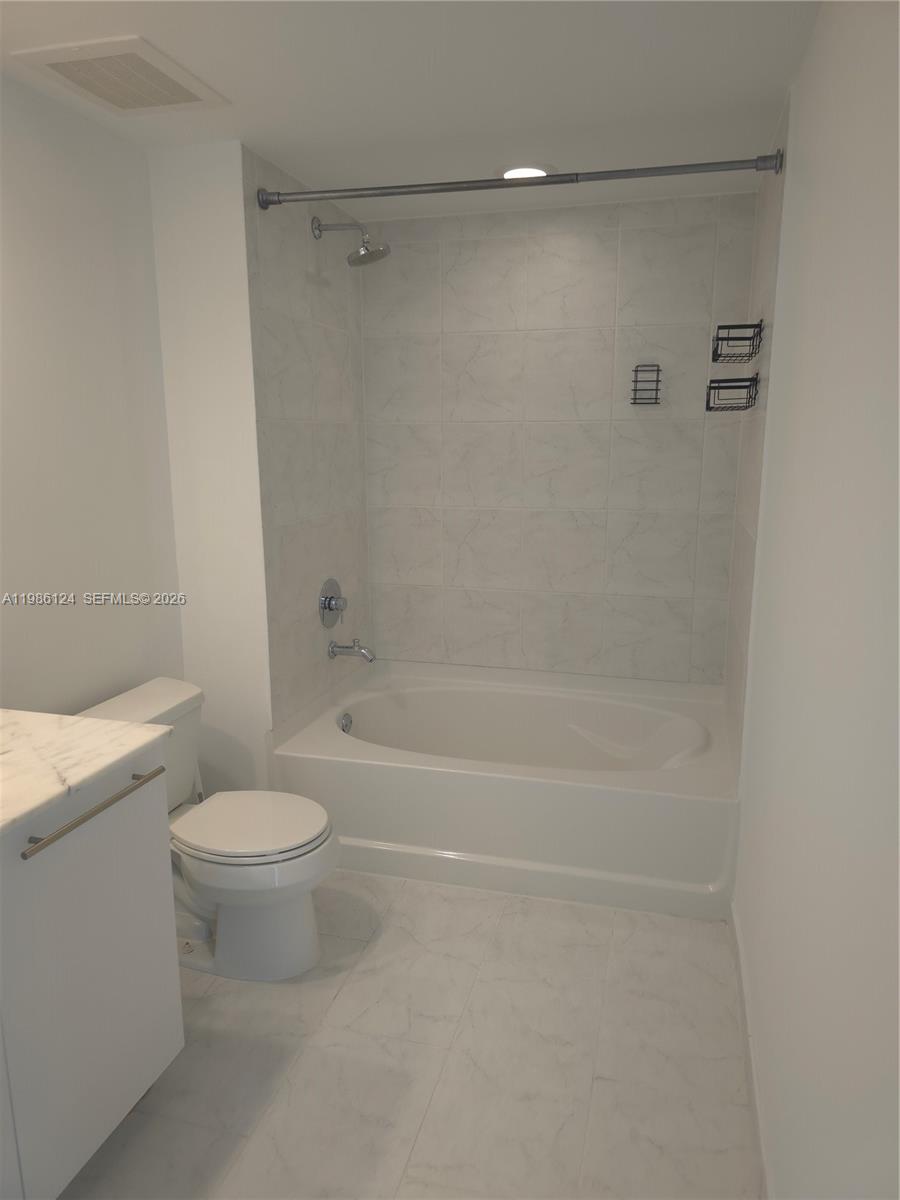 THE PLAZA 851 BRICKELL CO - Residential Lease