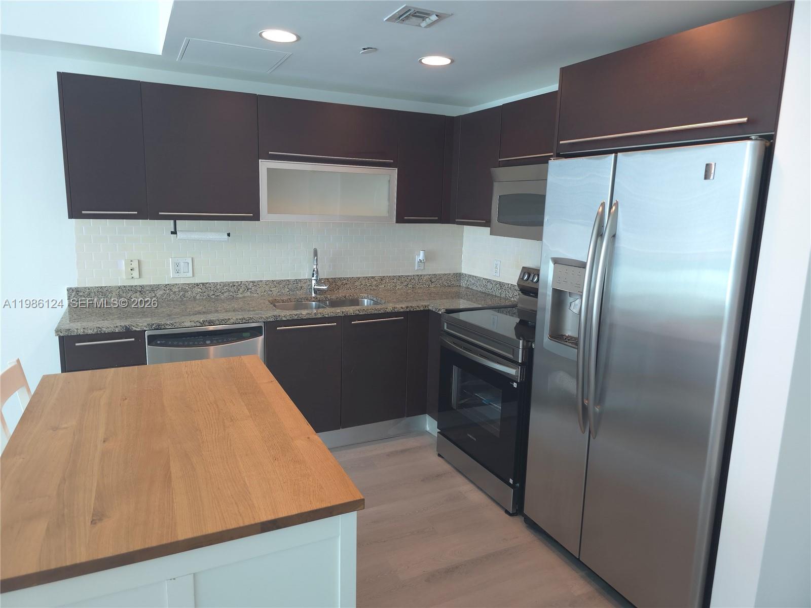 THE PLAZA 851 BRICKELL CO - Residential Lease