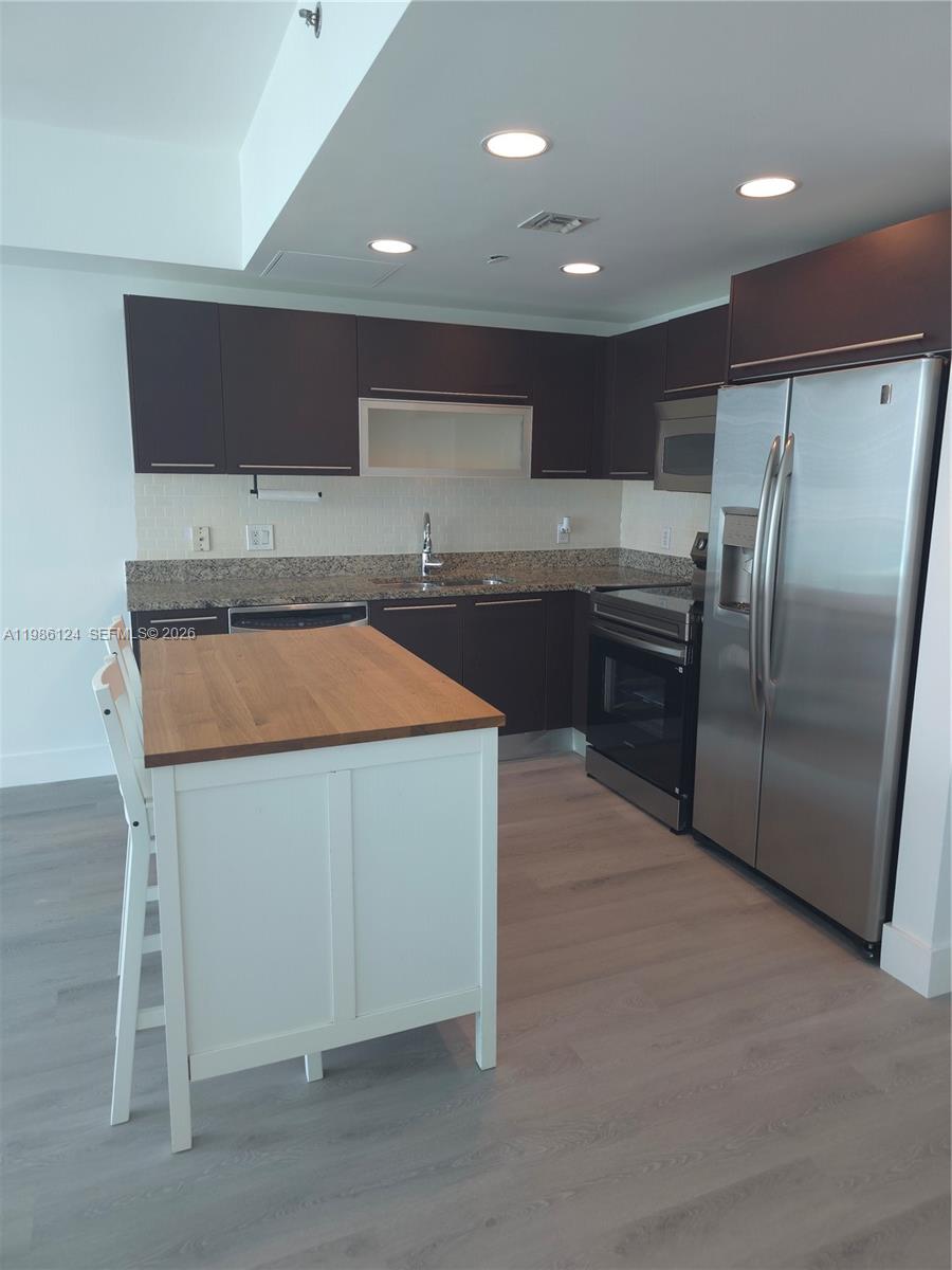 THE PLAZA 851 BRICKELL CO - Residential Lease