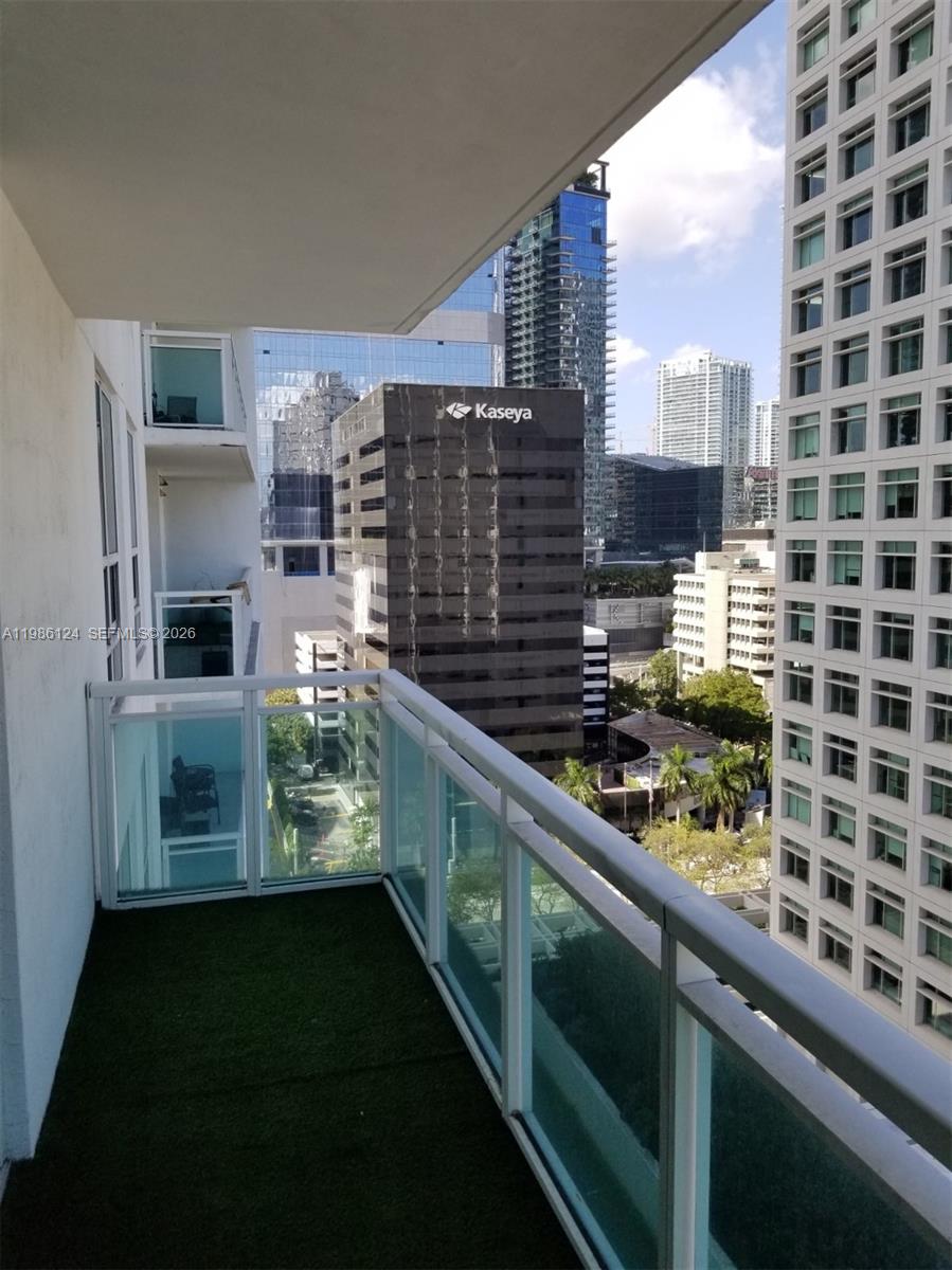THE PLAZA 851 BRICKELL CO - Residential Lease