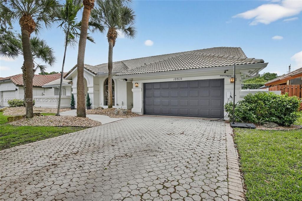 Photo of 10910 NW 18th Ct, Plantation, FL 33322 (MLS # A11993254)