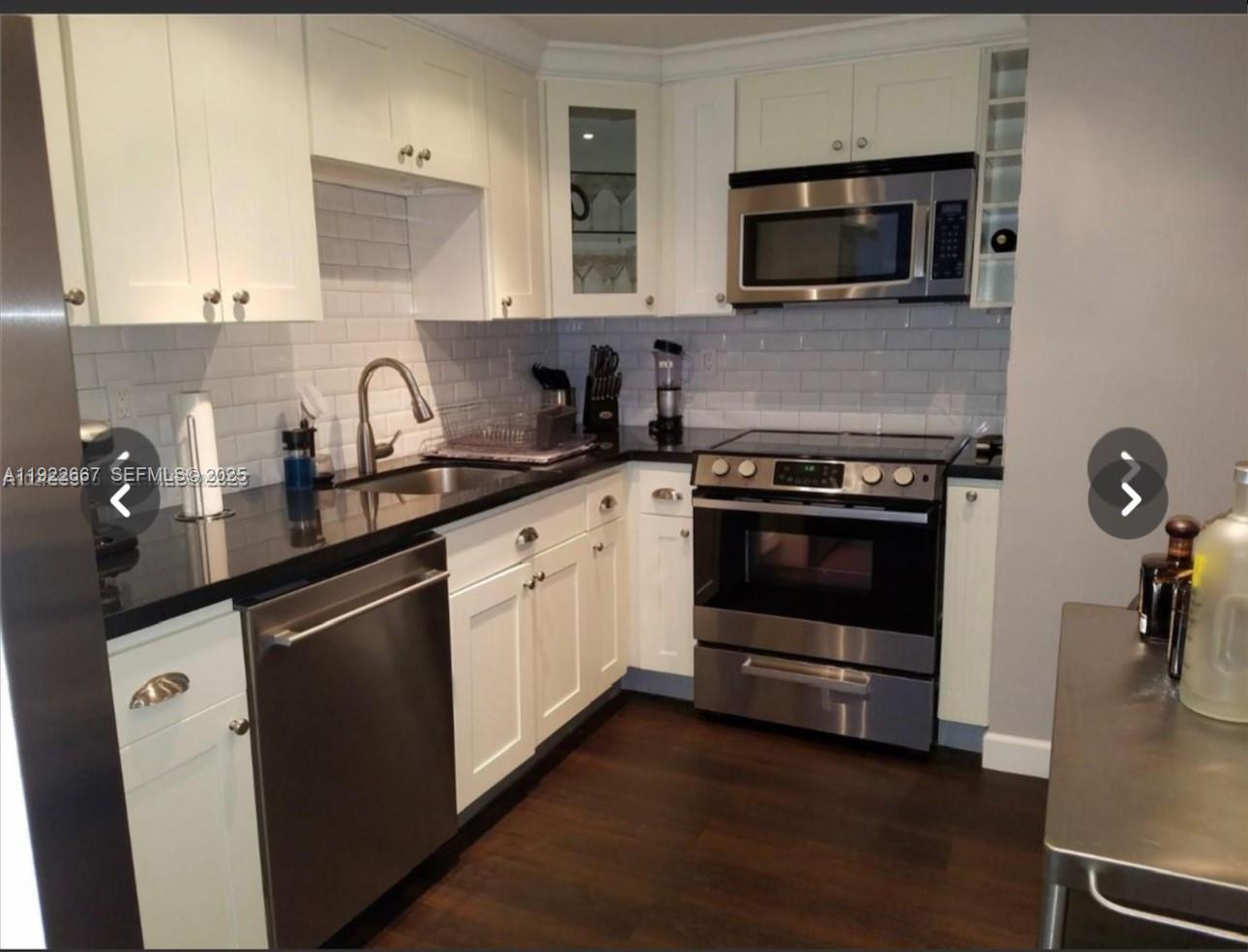 THE PALM BAY YACHT CLUB C - Residential Lease