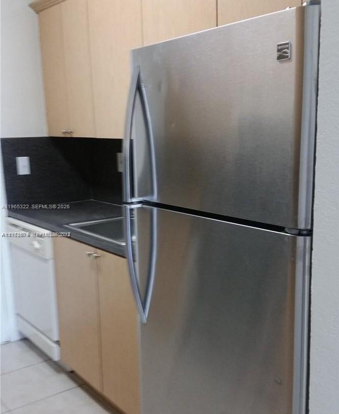 OLAS AZULES CONDO - Residential Lease