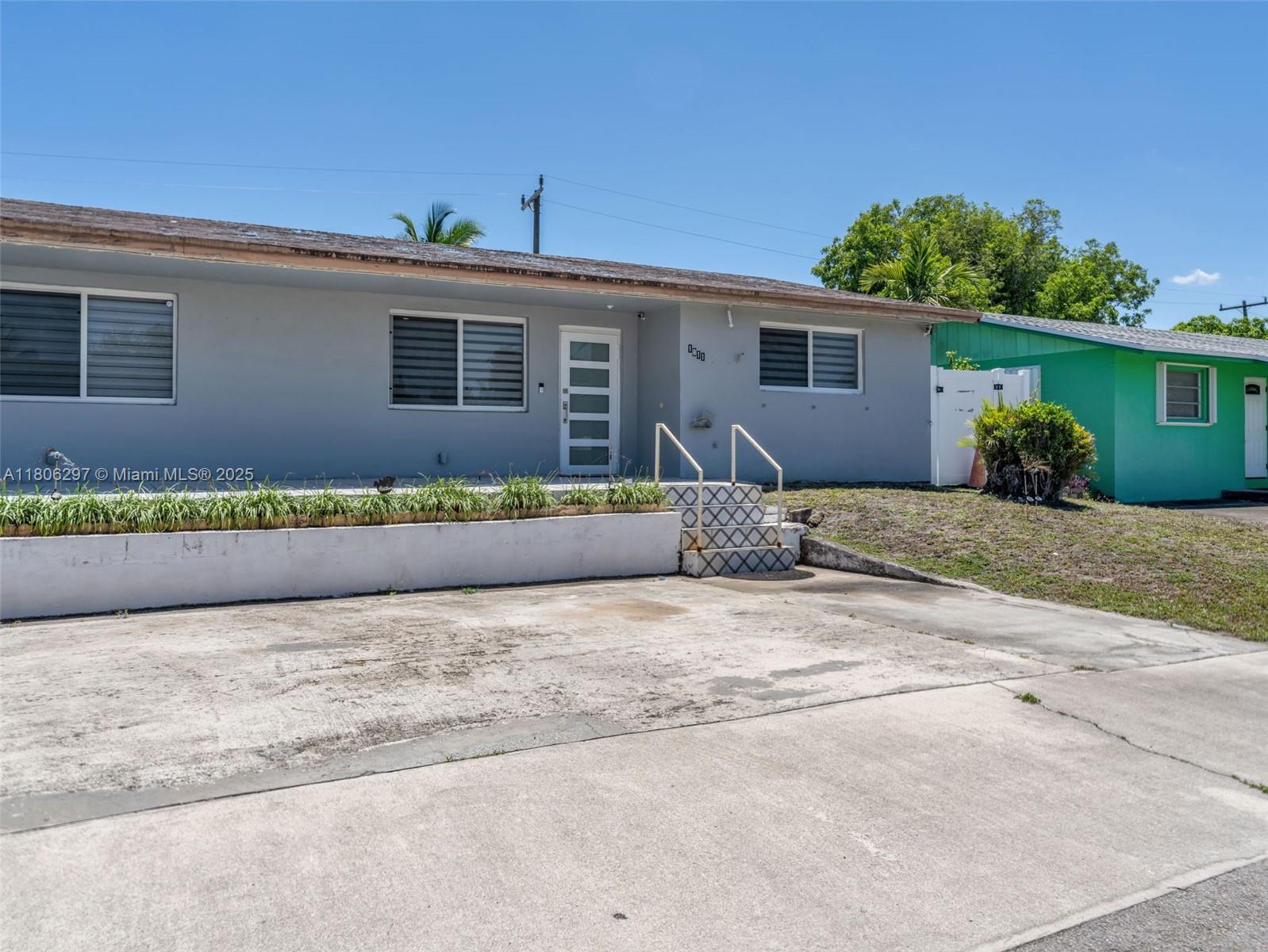 EVERGLADES SUGAR & LAND C - Residential Lease