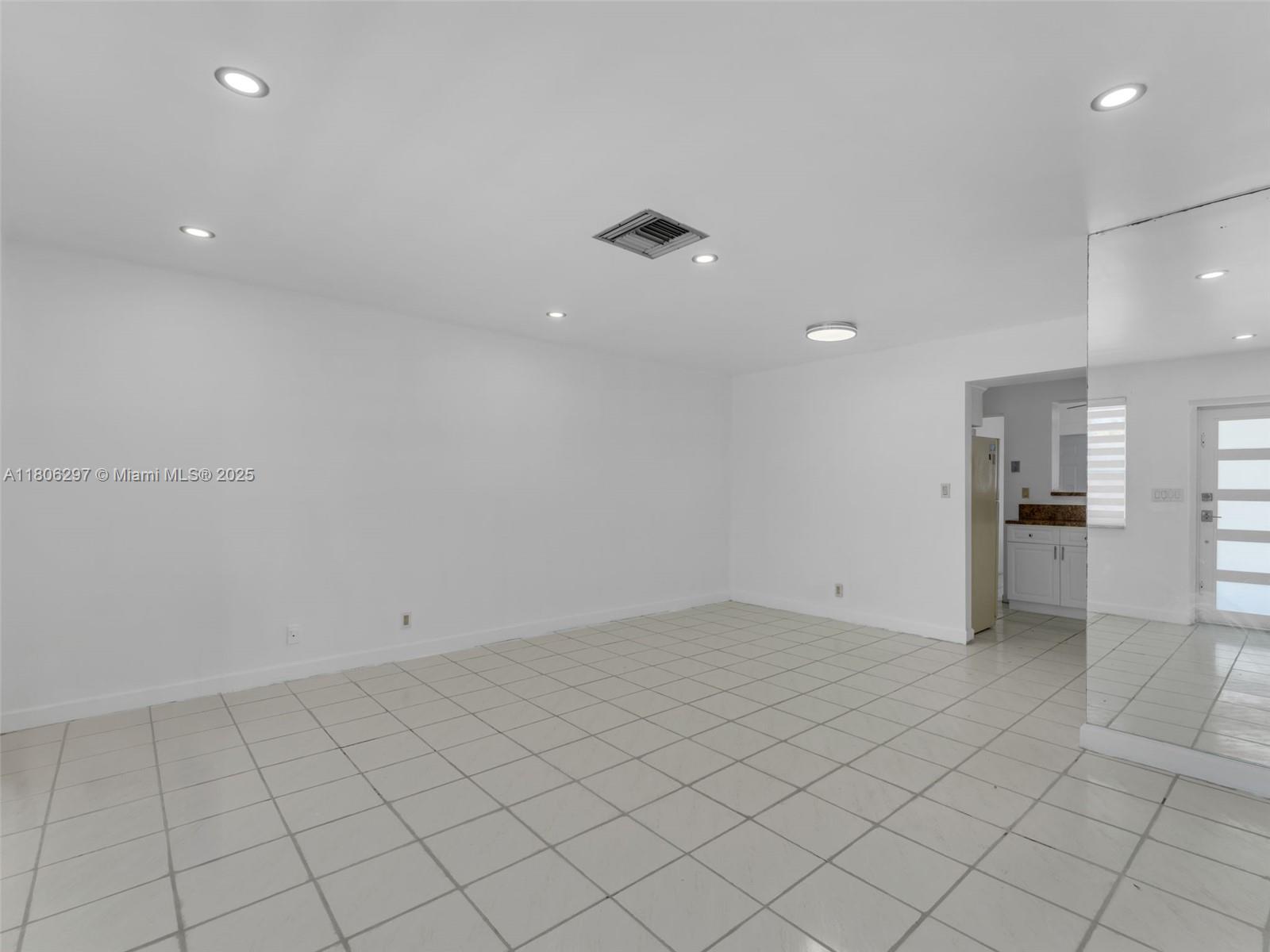 EVERGLADES SUGAR & LAND C - Residential Lease