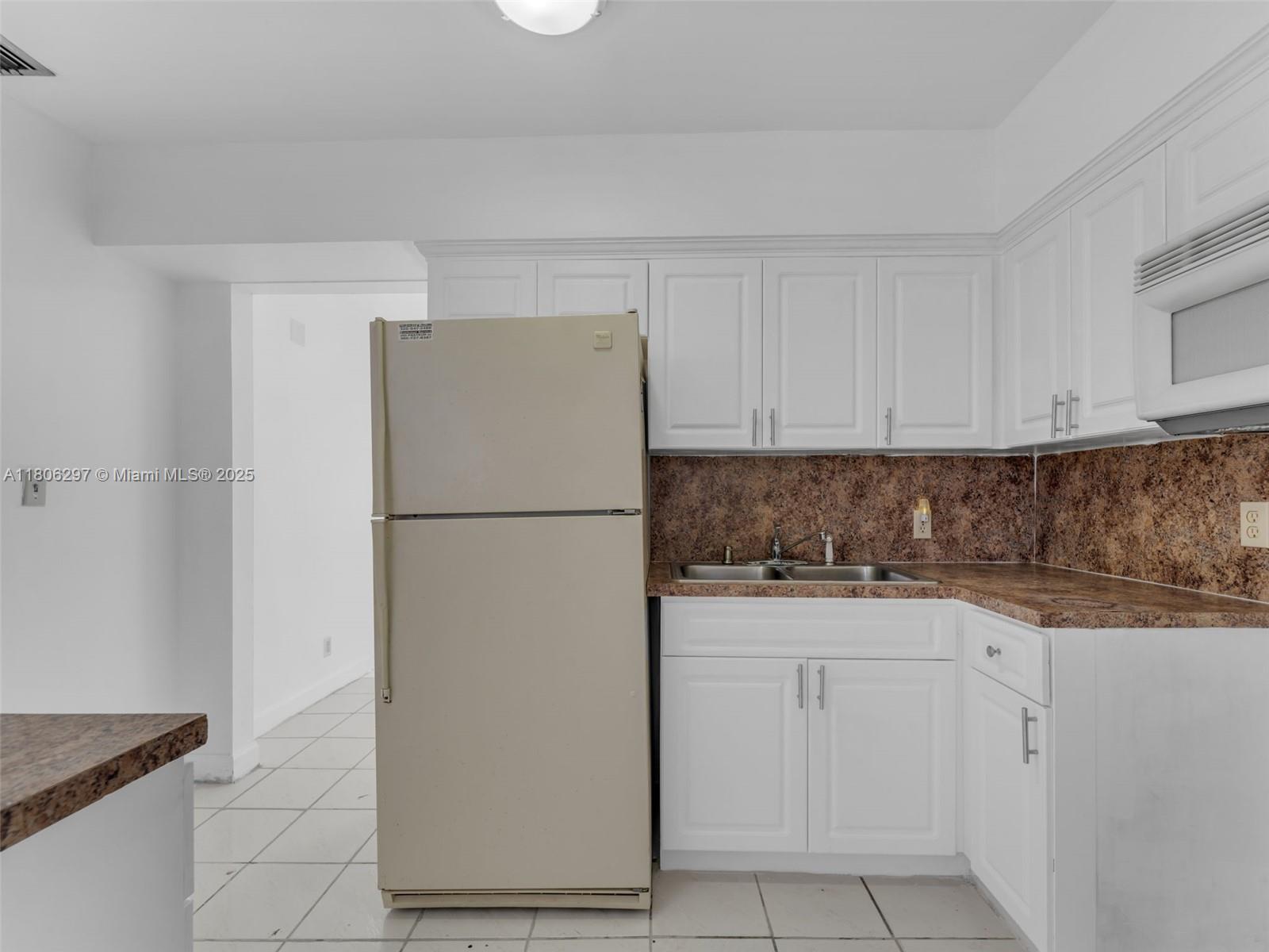 EVERGLADES SUGAR & LAND C - Residential Lease