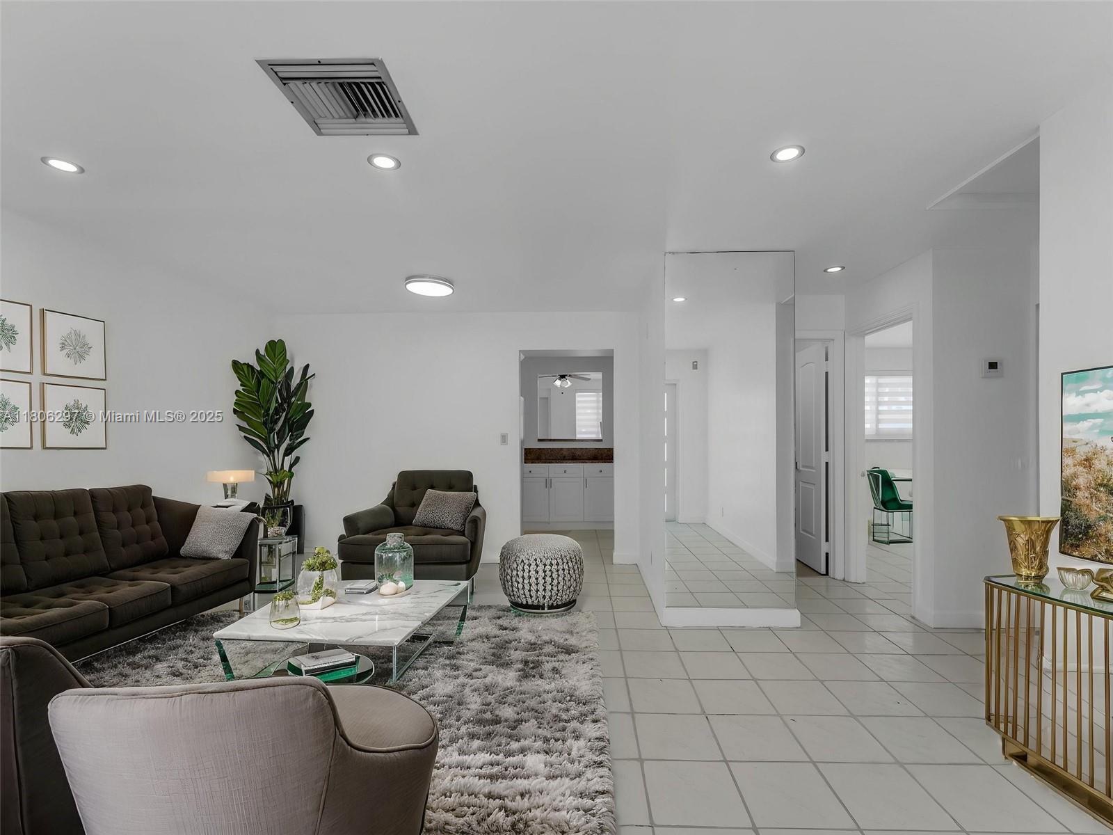 EVERGLADES SUGAR & LAND C - Residential Lease