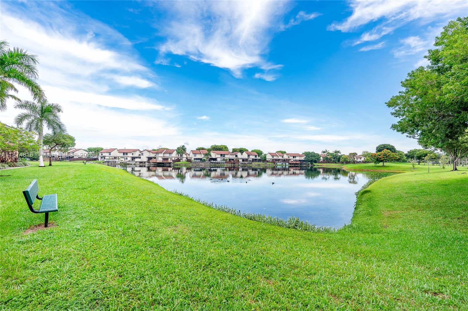 FONTAINBLEAU LAKES COURTY - Residential