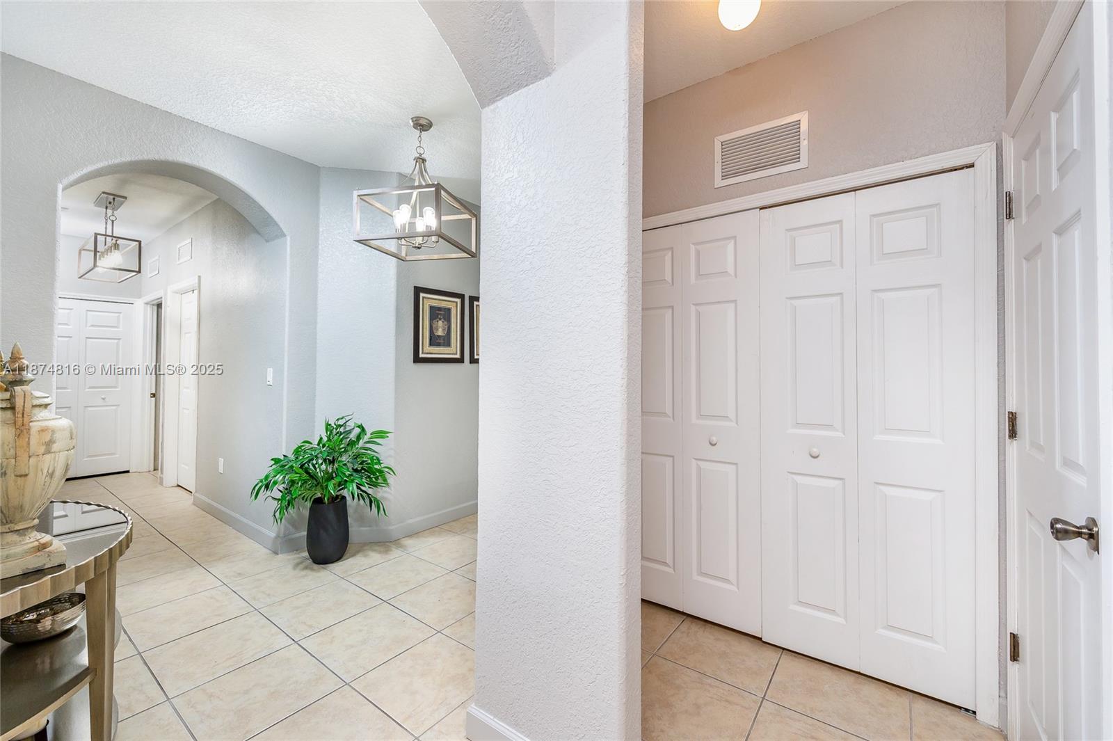 FONTAINBLEAU LAKES COURTY - Residential