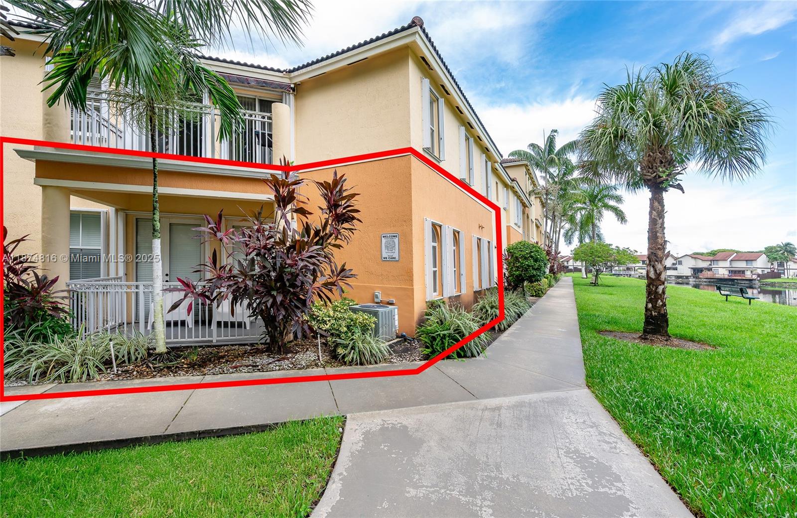 FONTAINBLEAU LAKES COURTY - Residential