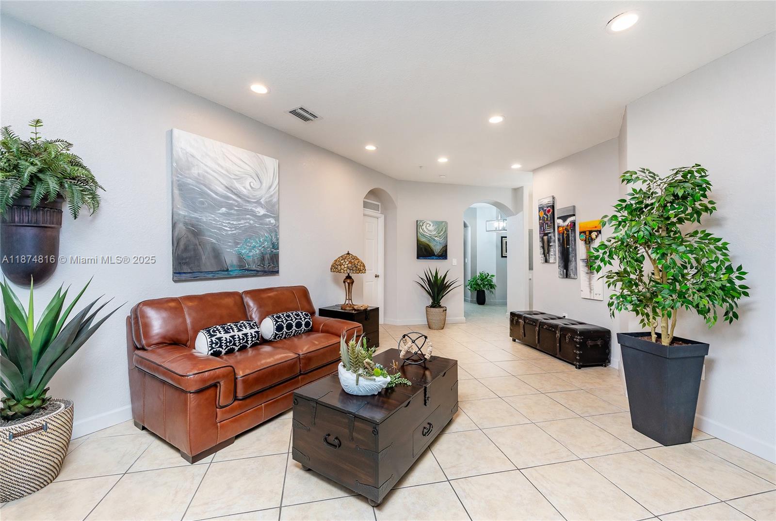 FONTAINBLEAU LAKES COURTY - Residential