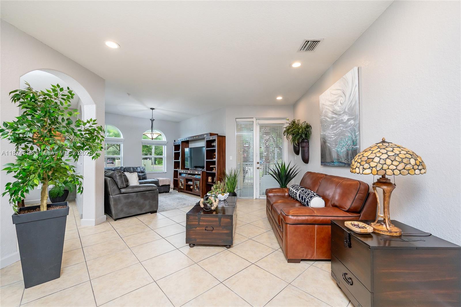 FONTAINBLEAU LAKES COURTY - Residential