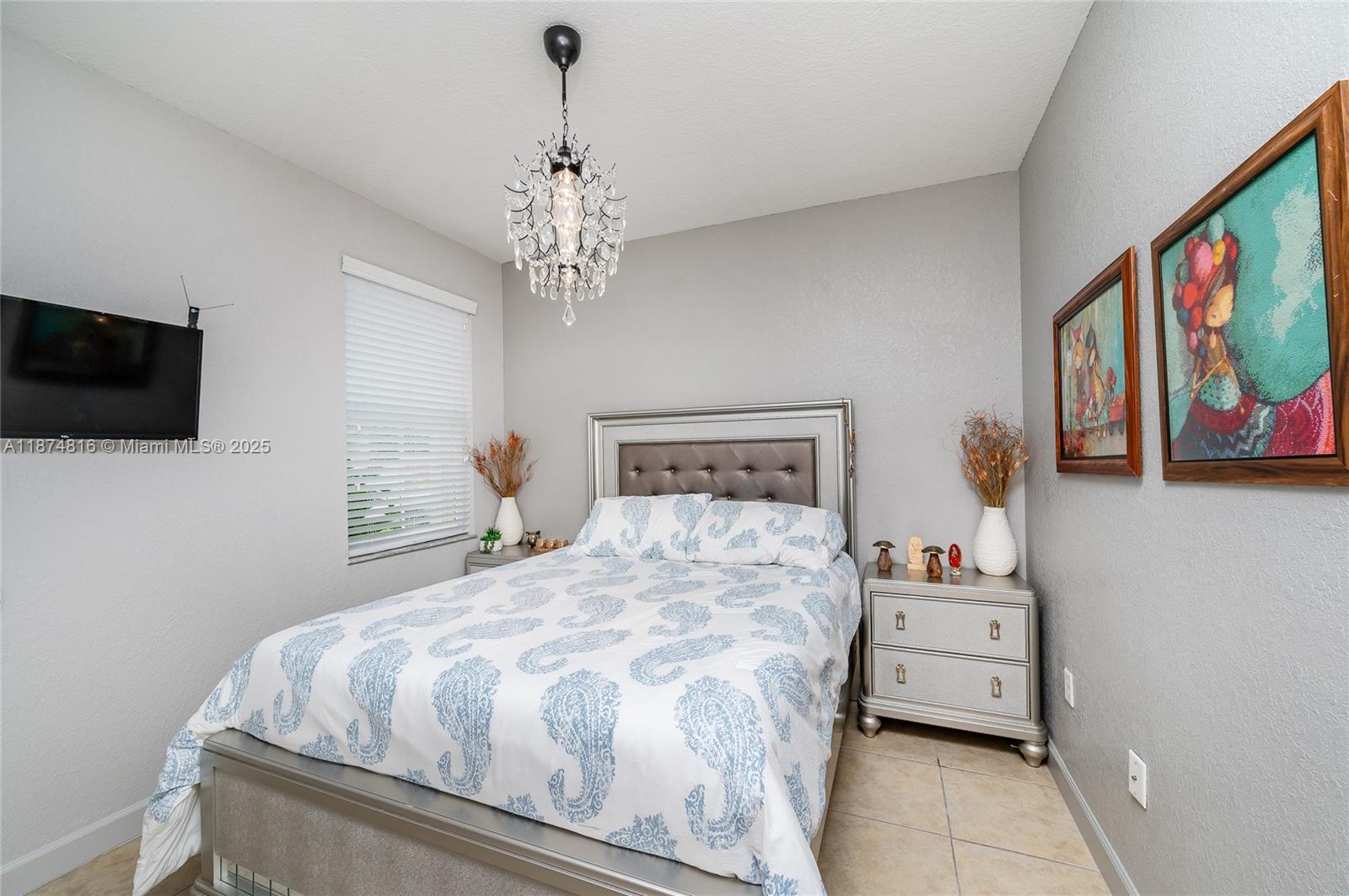 FONTAINBLEAU LAKES COURTY - Residential