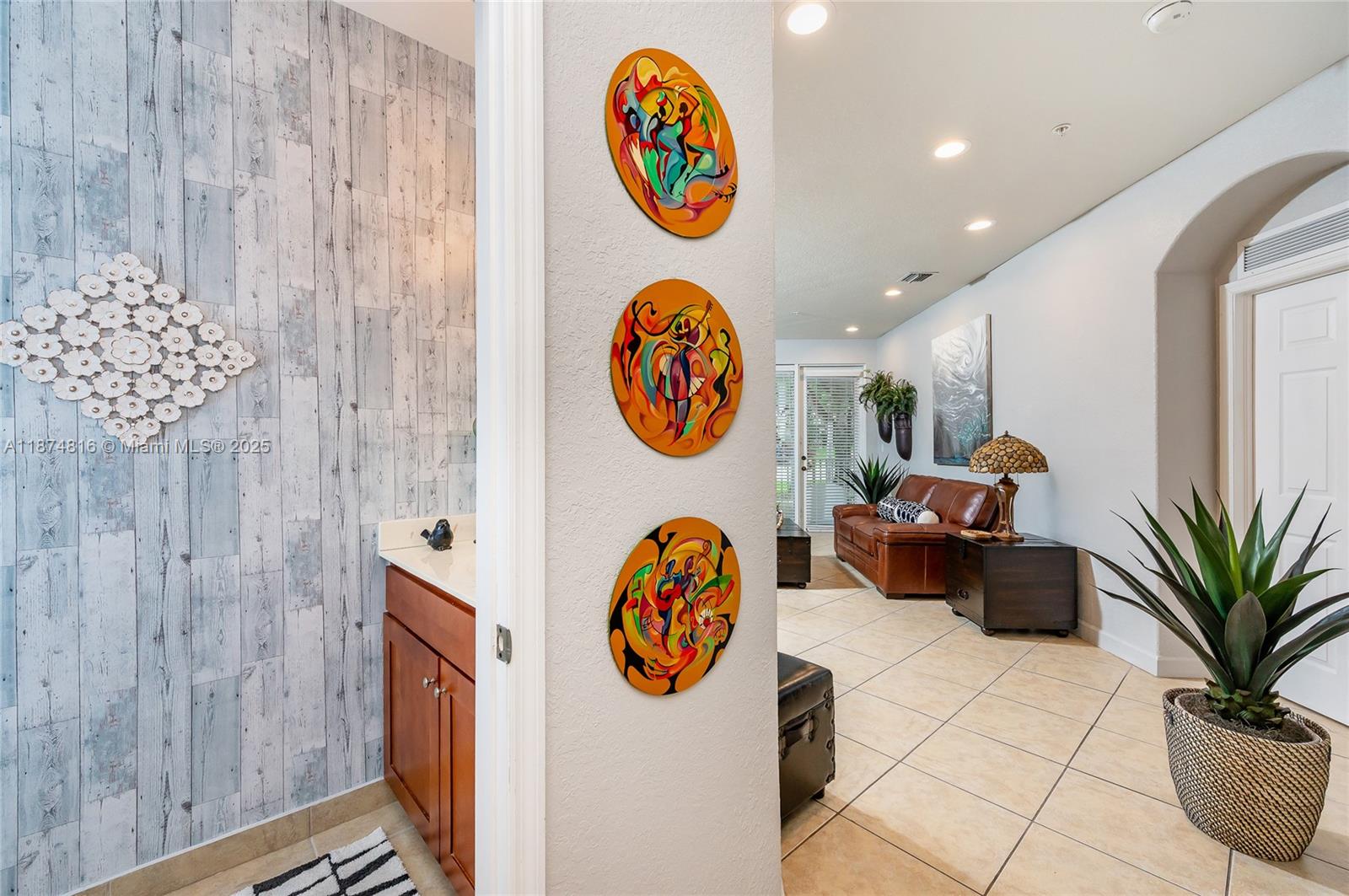 FONTAINBLEAU LAKES COURTY - Residential