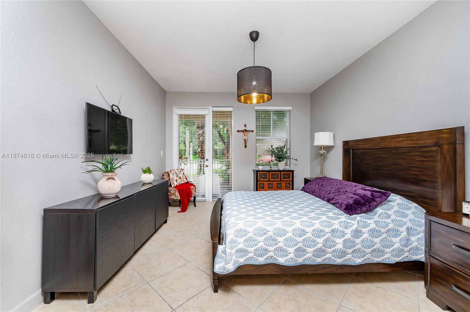 FONTAINBLEAU LAKES COURTY - Residential