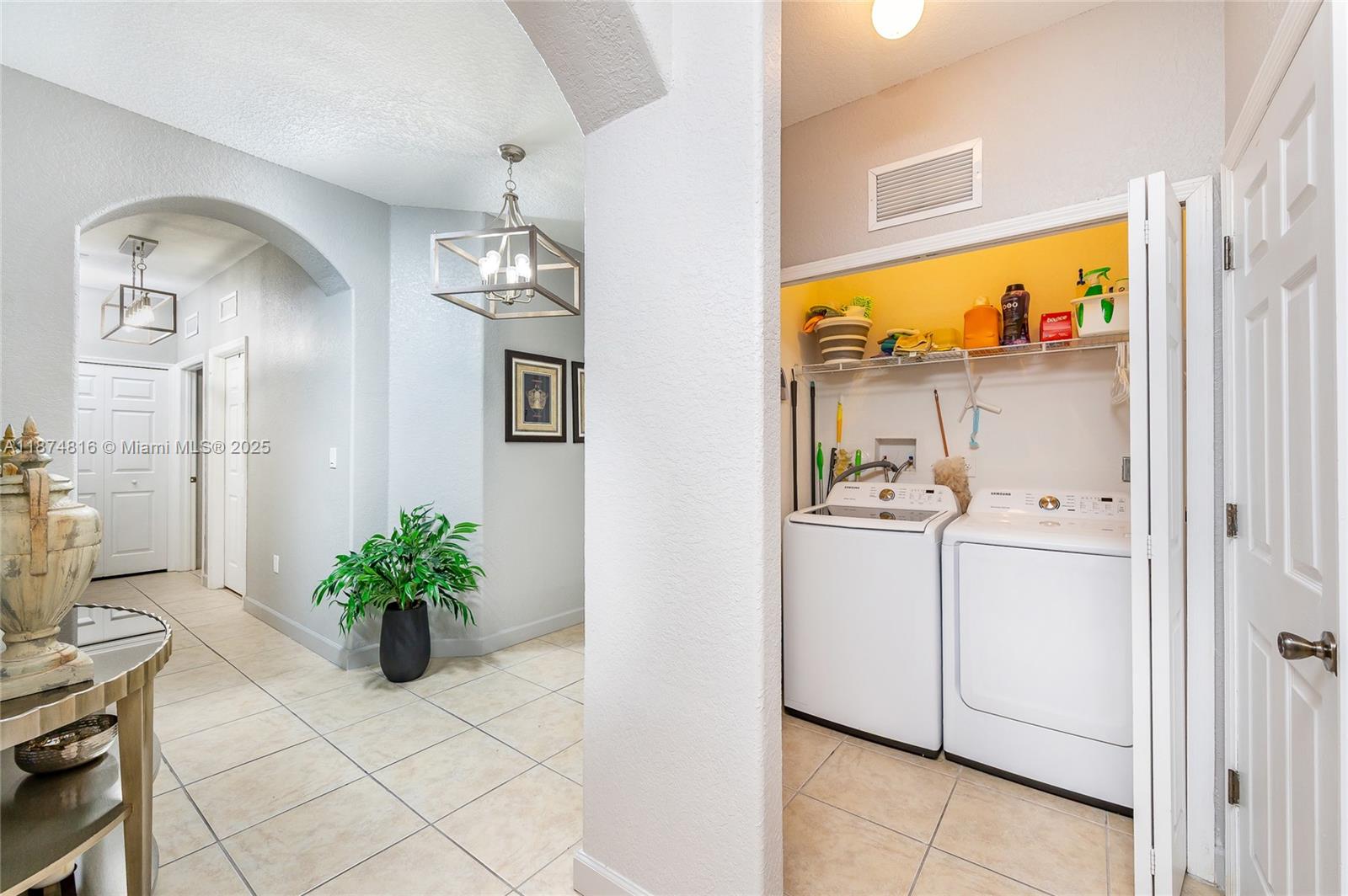 FONTAINBLEAU LAKES COURTY - Residential