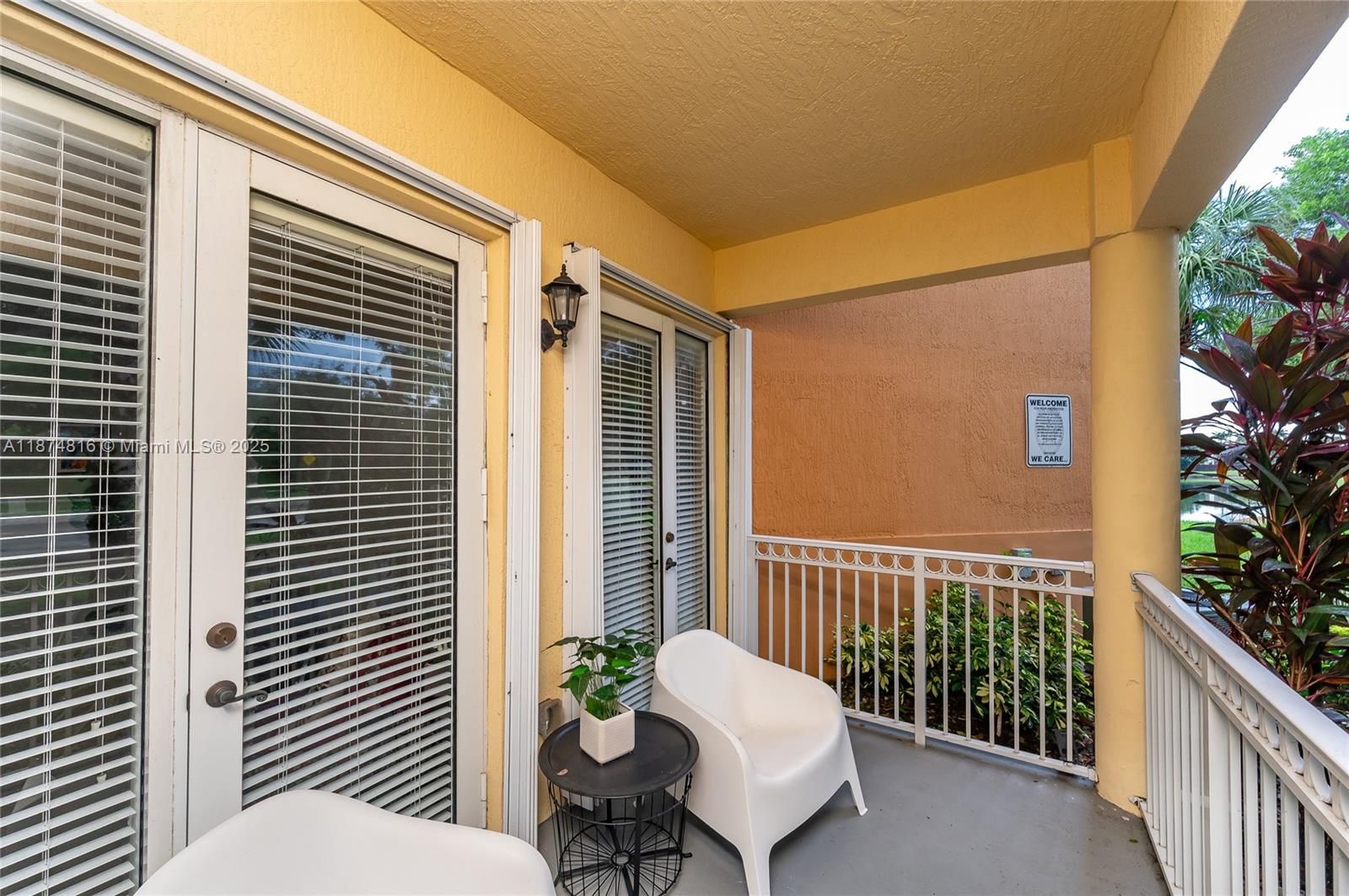 FONTAINBLEAU LAKES COURTY - Residential