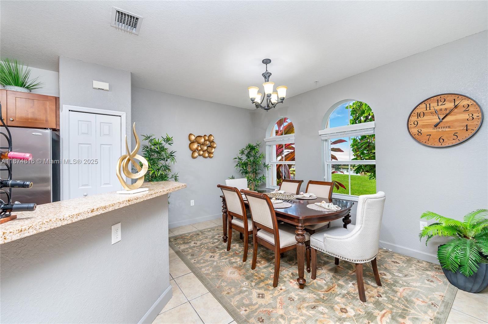 FONTAINBLEAU LAKES COURTY - Residential