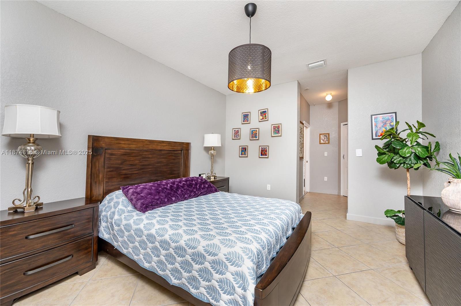 FONTAINBLEAU LAKES COURTY - Residential