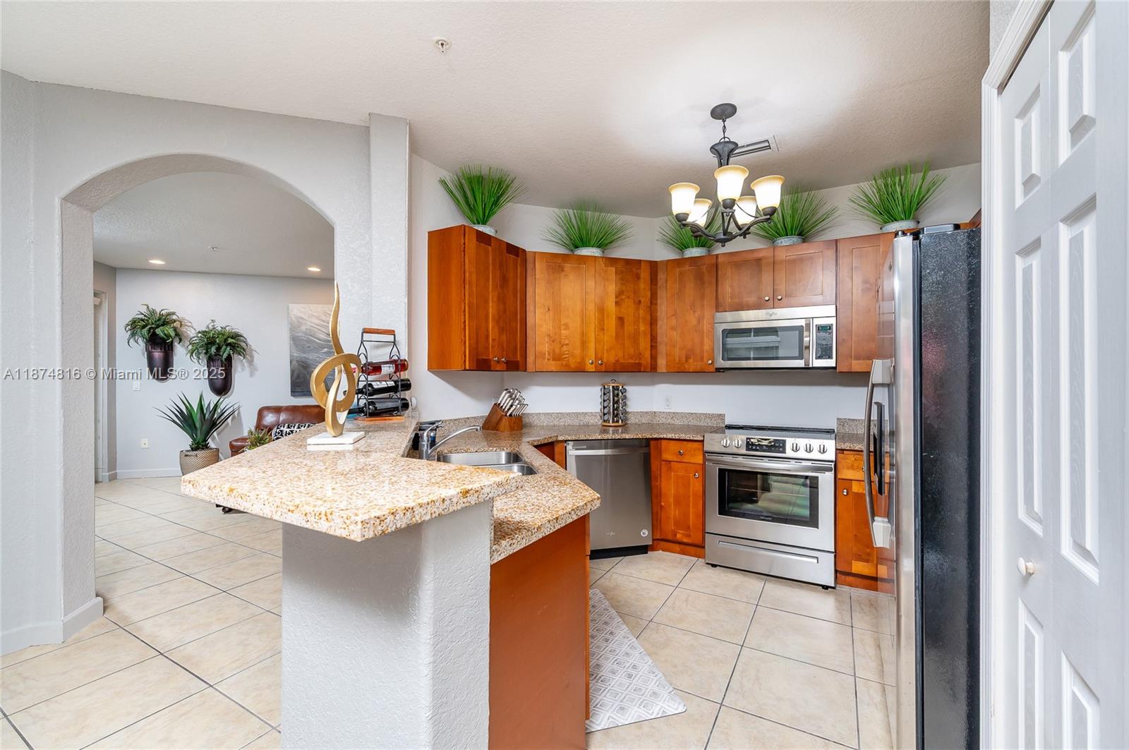 FONTAINBLEAU LAKES COURTY - Residential