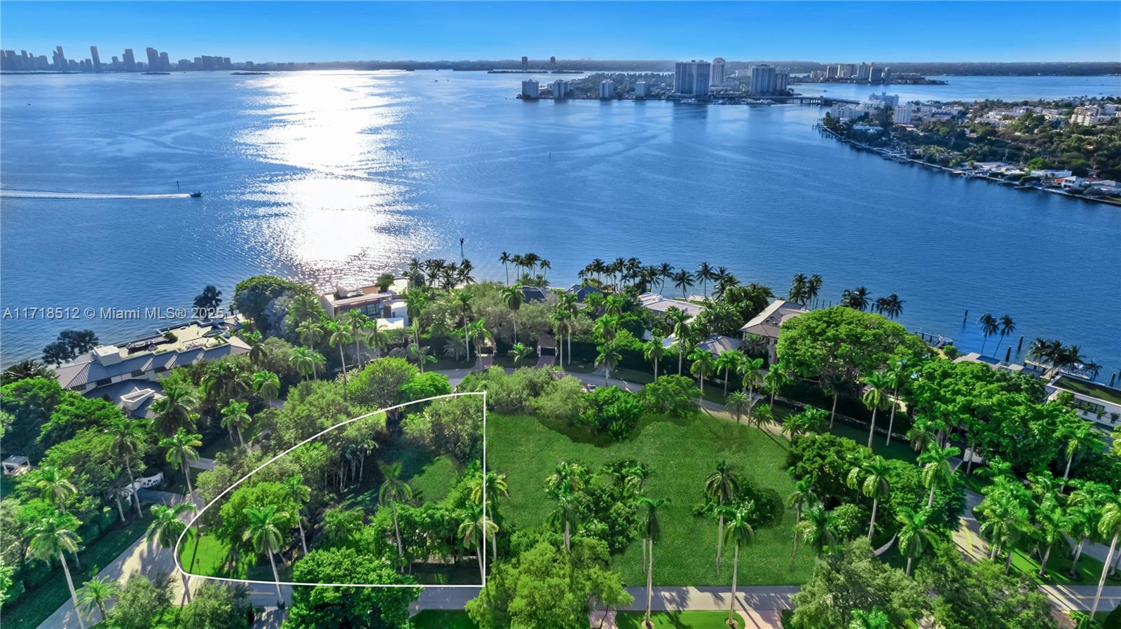 LA GORCE ISLAND - Land