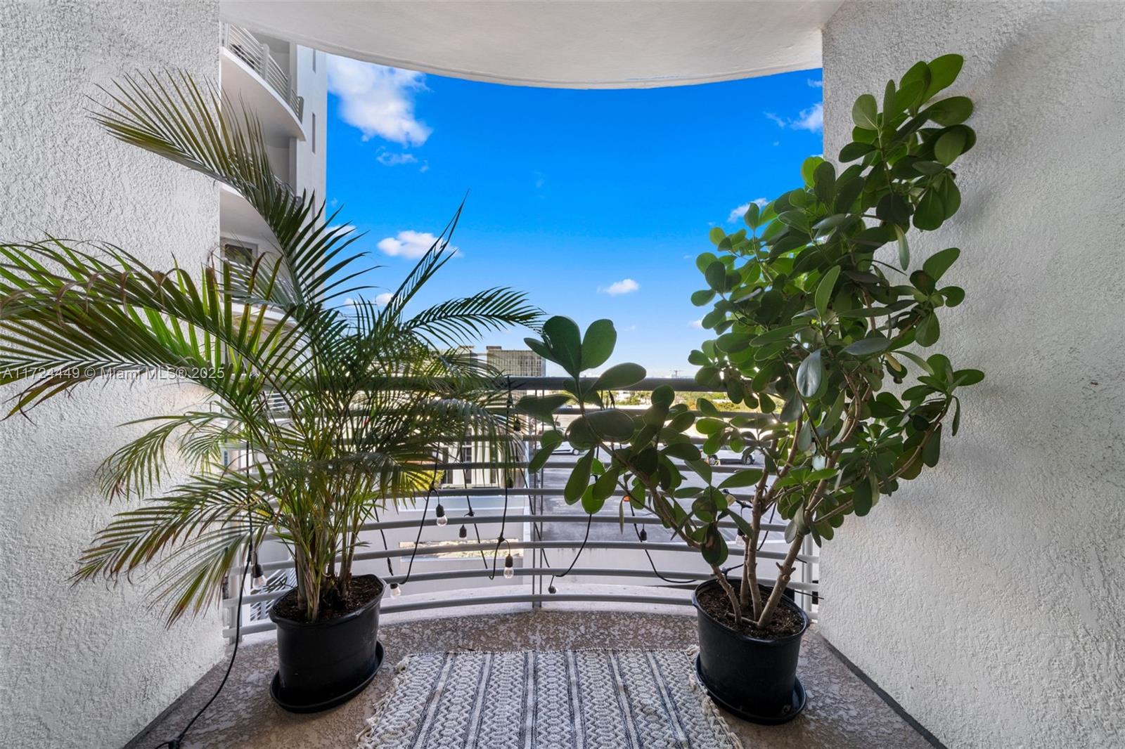 RADIUS CONDO - Residential