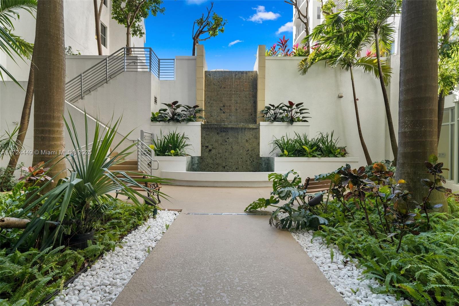 RADIUS CONDO - Residential