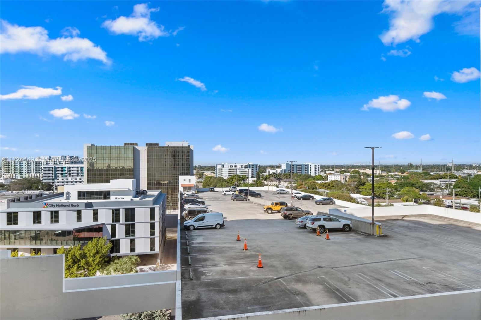 RADIUS CONDO - Residential