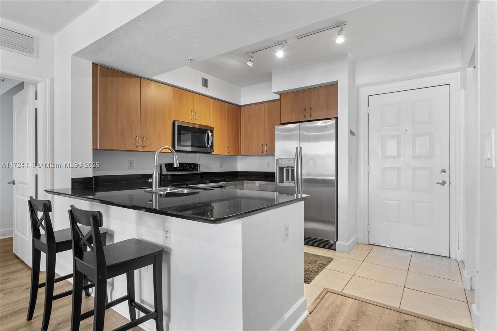 RADIUS CONDO - Residential