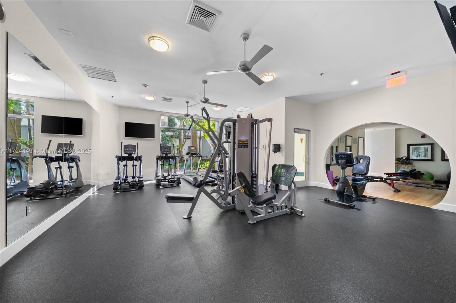 RADIUS CONDO - Residential