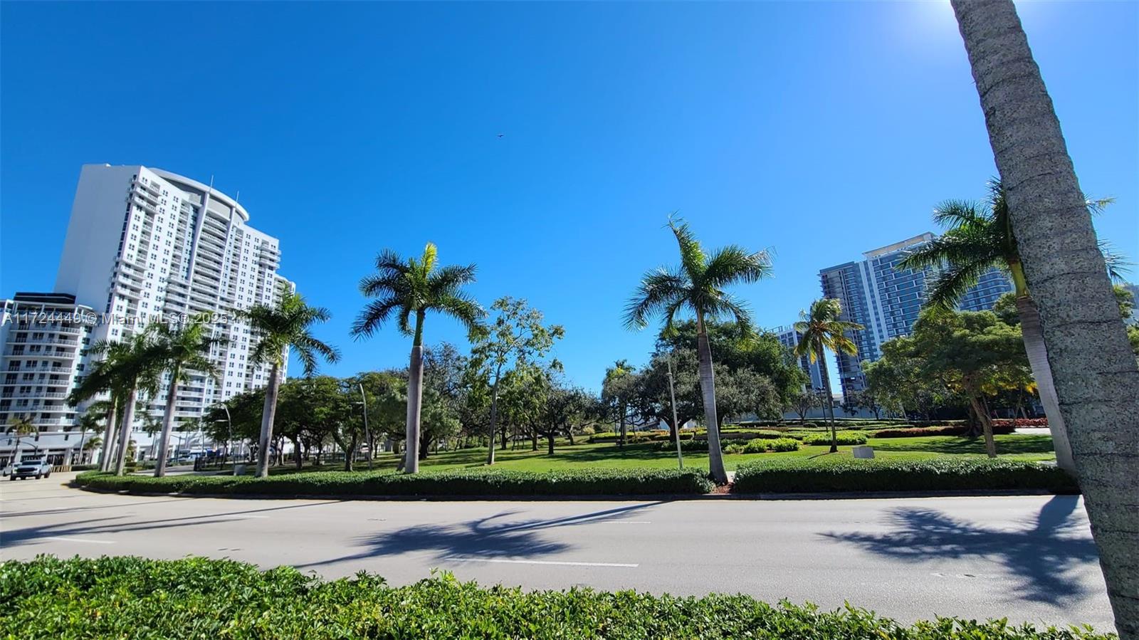RADIUS CONDO - Residential