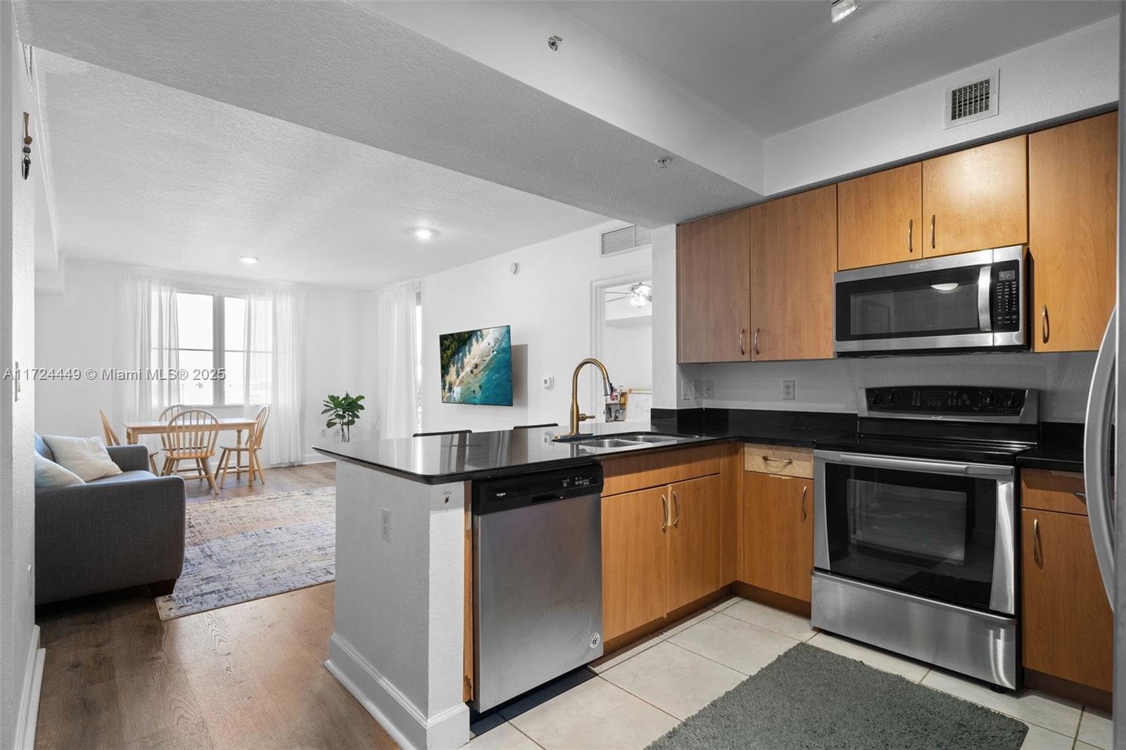 RADIUS CONDO - Residential