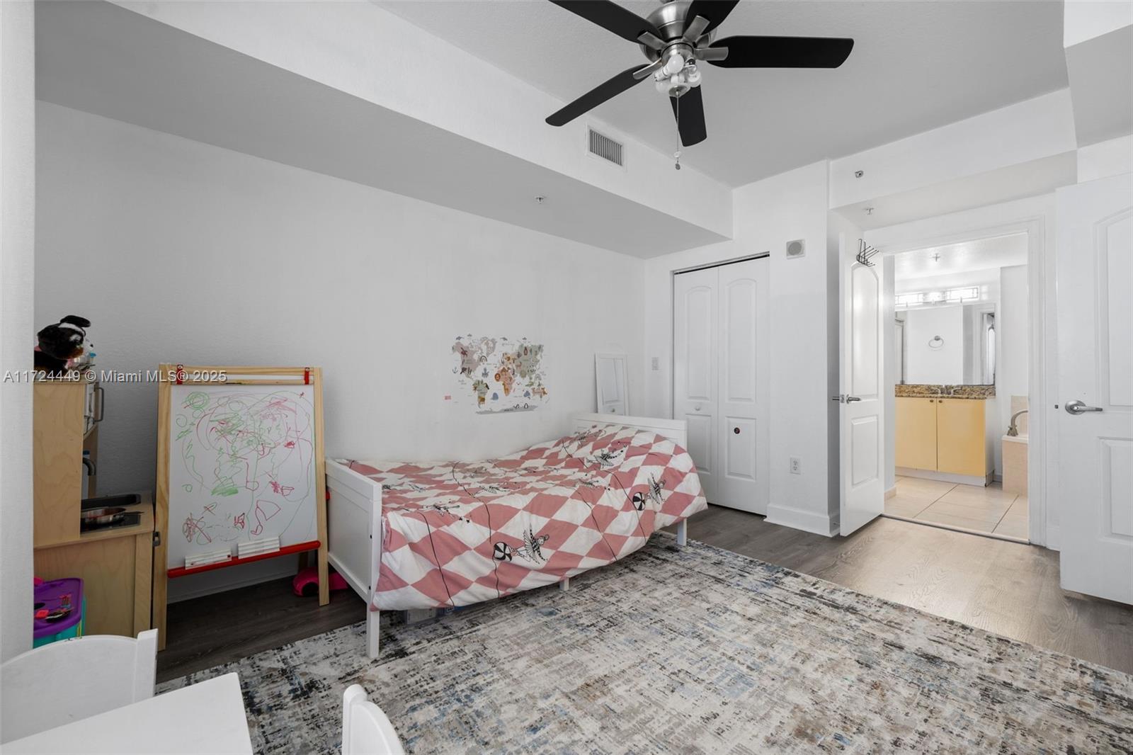 RADIUS CONDO - Residential
