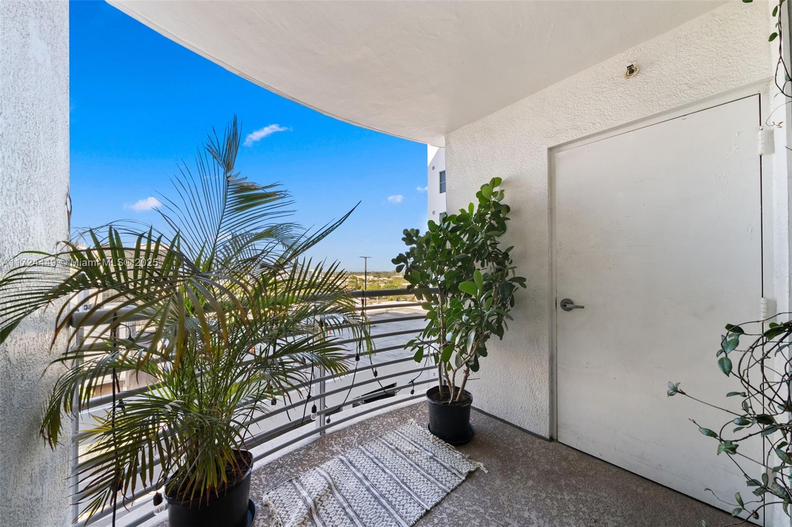 RADIUS CONDO - Residential