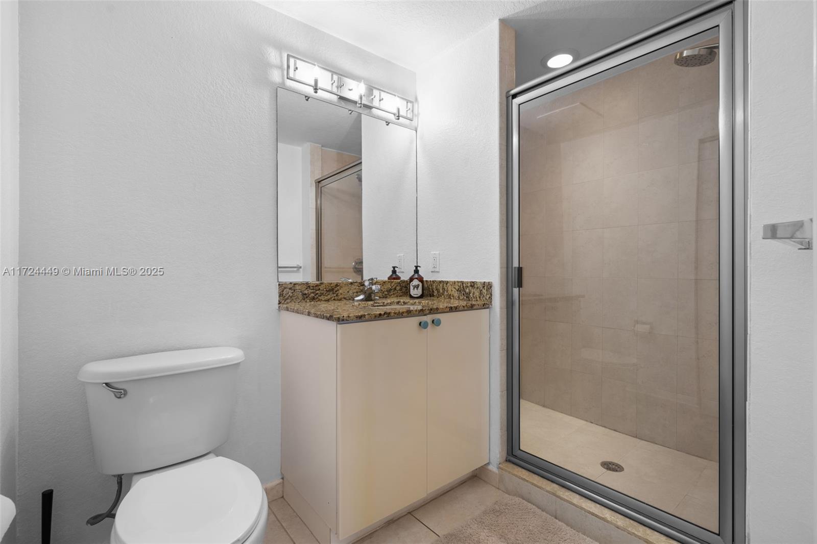 RADIUS CONDO - Residential