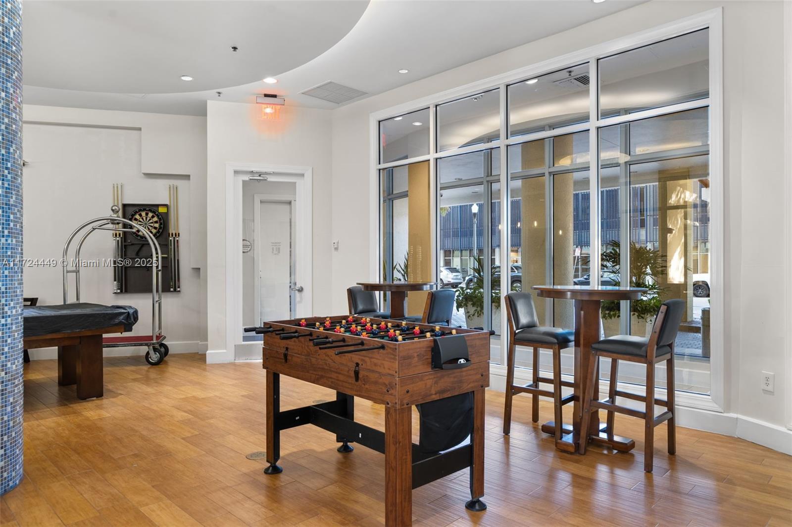 RADIUS CONDO - Residential