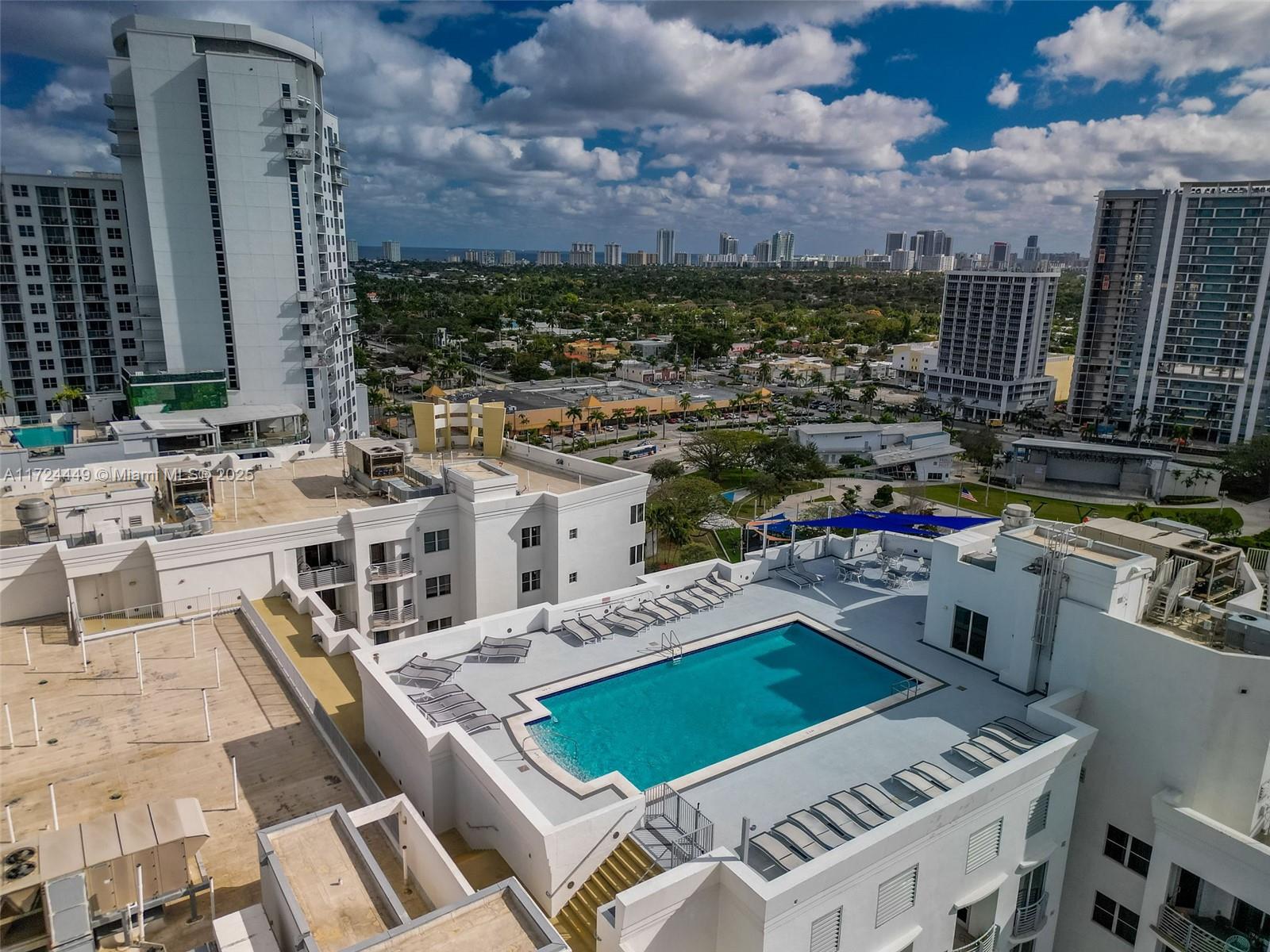 RADIUS CONDO - Residential