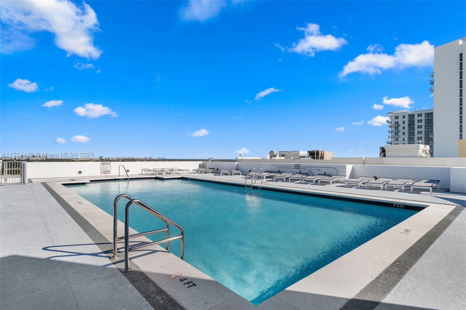 RADIUS CONDO - Residential