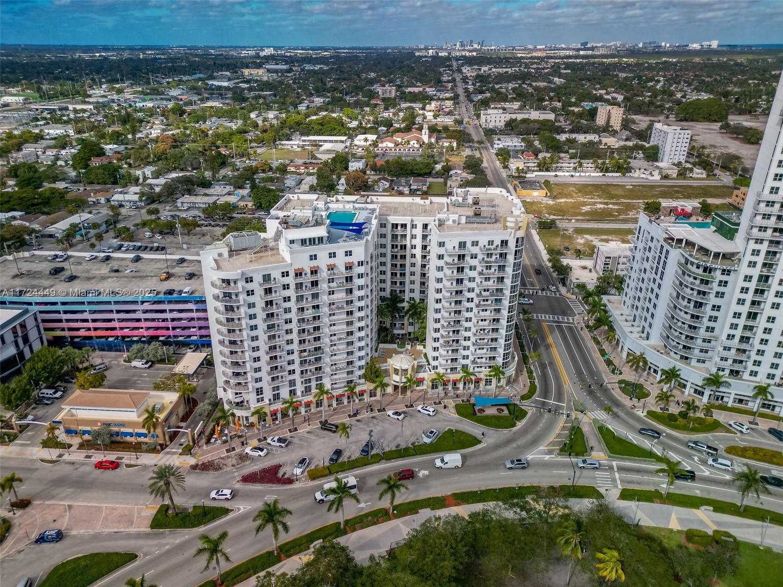 RADIUS CONDO - Residential