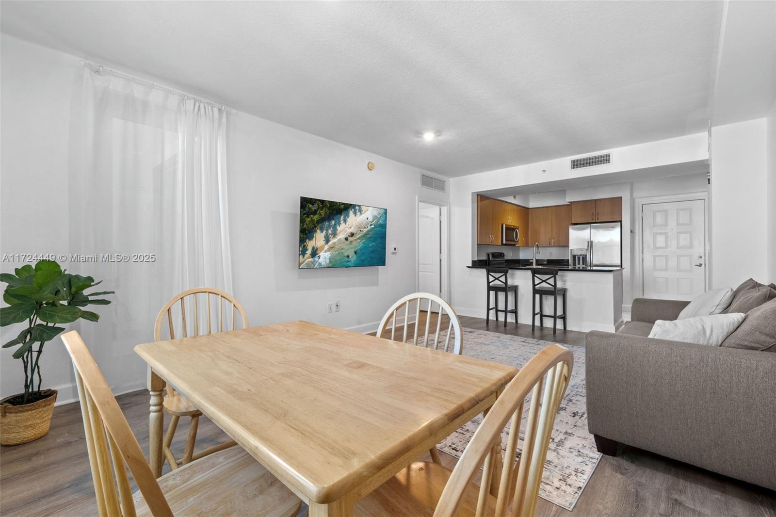 RADIUS CONDO - Residential