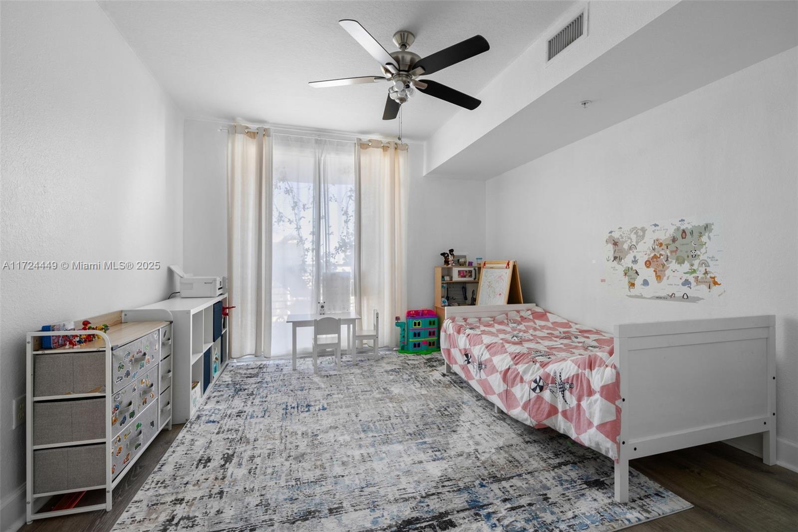 RADIUS CONDO - Residential