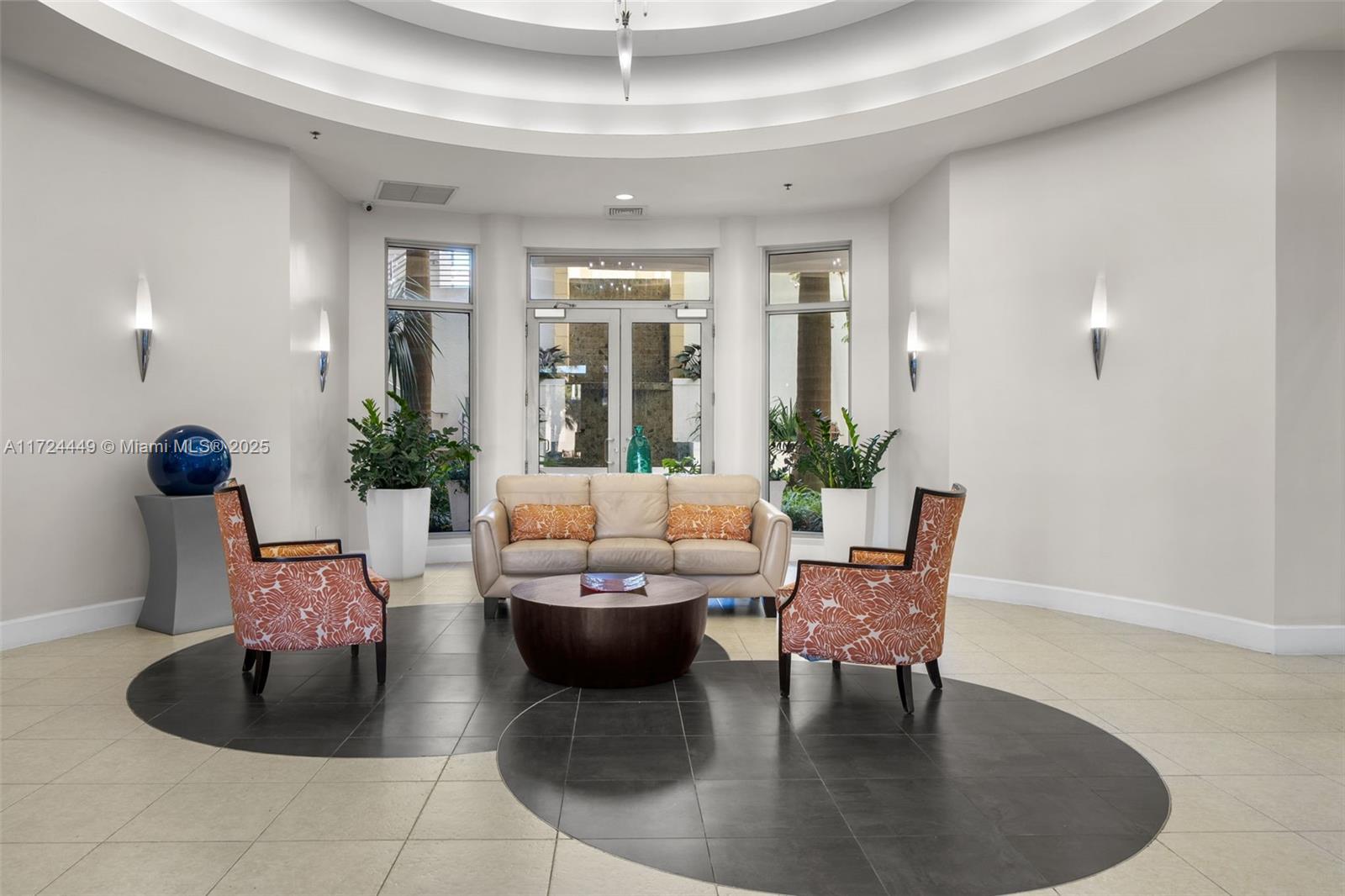 RADIUS CONDO - Residential