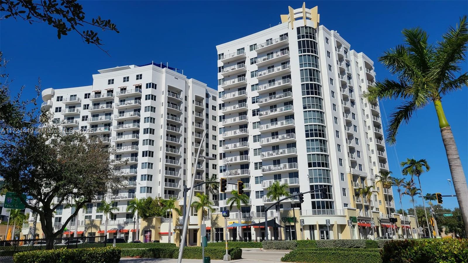 RADIUS CONDO - Residential
