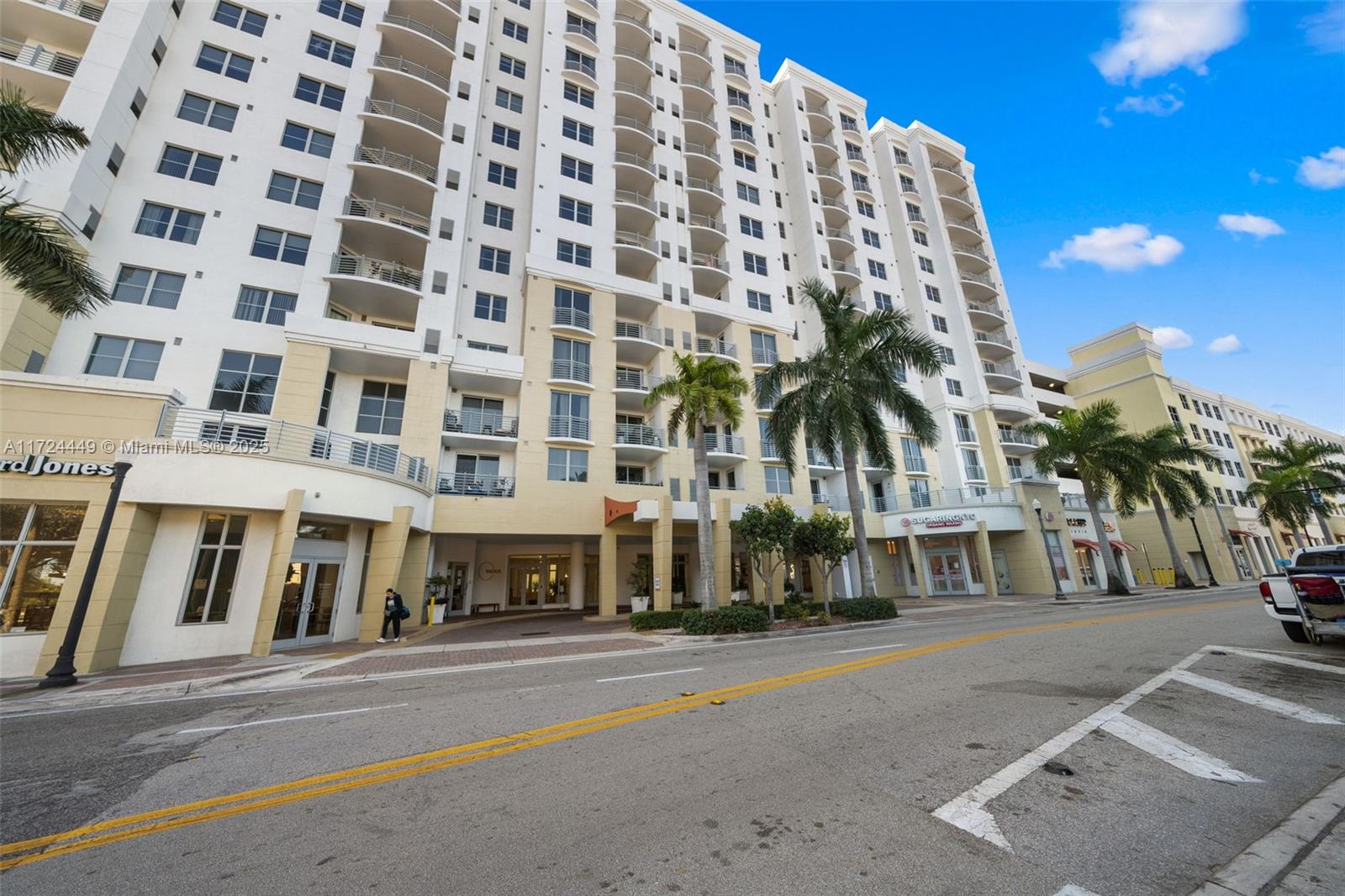 RADIUS CONDO - Residential