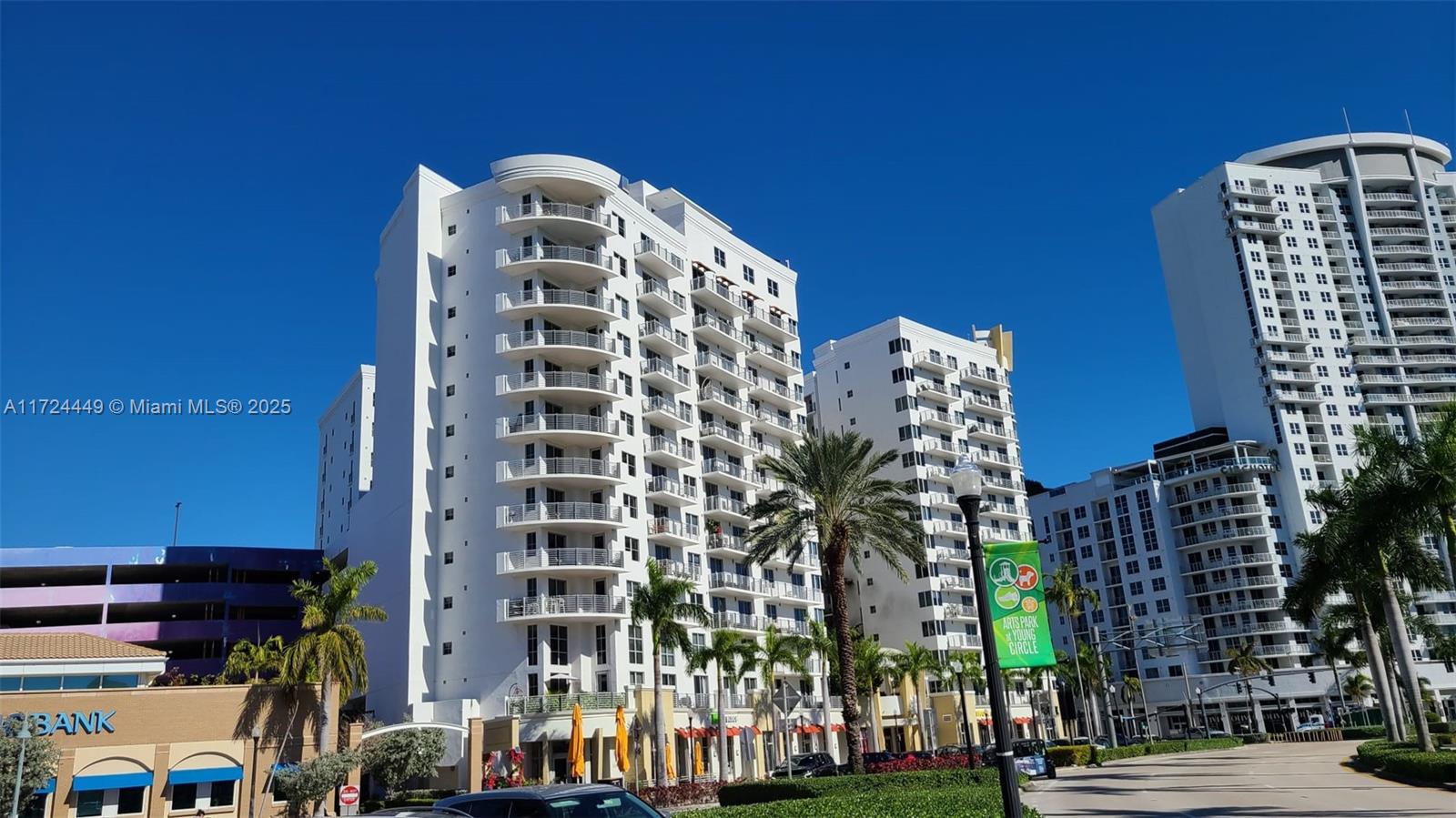 RADIUS CONDO - Residential
